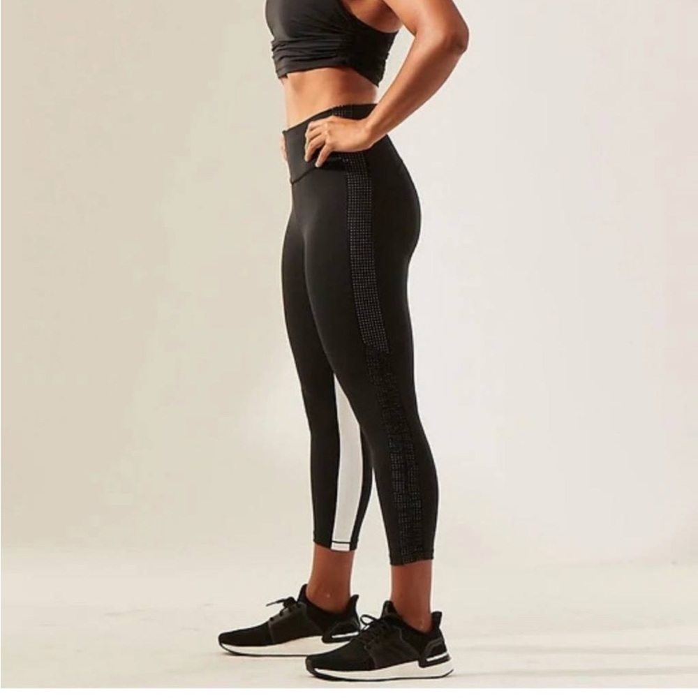 Athleta Leggings Hiit It Mesh Capri
